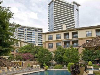 2323 Field St, Dallas TX  75201-1763 exterior