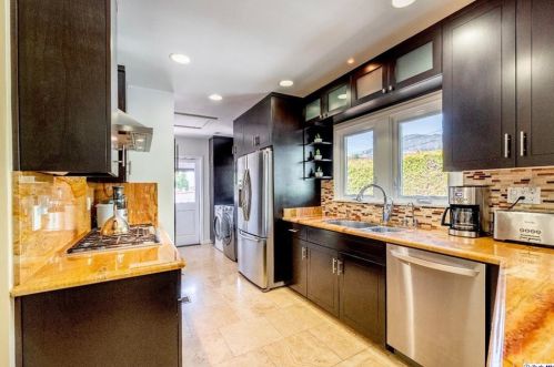 1151 Cedar St, Glendale CA  91207-1728 exterior