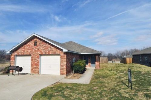 1708 Lady Rachael Ct, Fort Worth TX  76134-4325 exterior