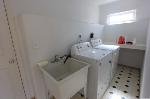 3086 Kaohinani Dr, Honolulu HI  96817-1040 exterior