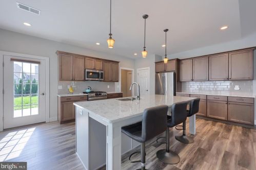 412 Constitution Dr, Ephrata PA  17522 exterior