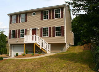 32 Park St, Huntington, CT 06484-4146