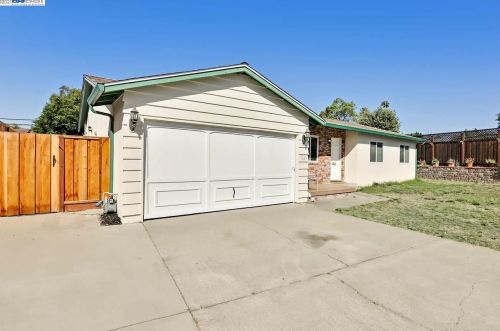 7665 Brighton Dr, Pleasanton, CA 94568-1537