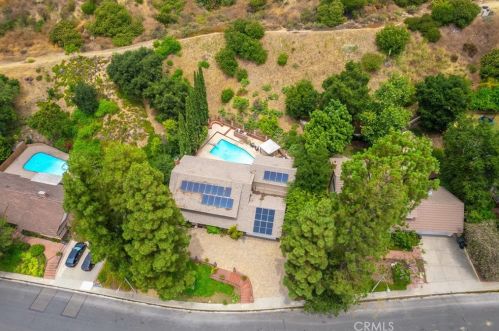 231 Sleepy Holw Dr, Glendale CA 91206-4727 exterior