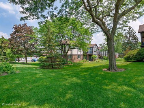 6215 Willowhill Rd, Willowbrook IL  60527-2933 exterior