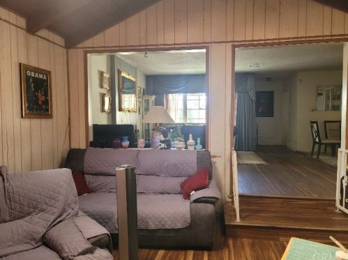 11620 Atkinson Ave, Hawthorne CA 90250-1831 exterior