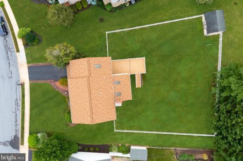 1542 Jefferson Ct, Lancaster PA  17602-1244 exterior