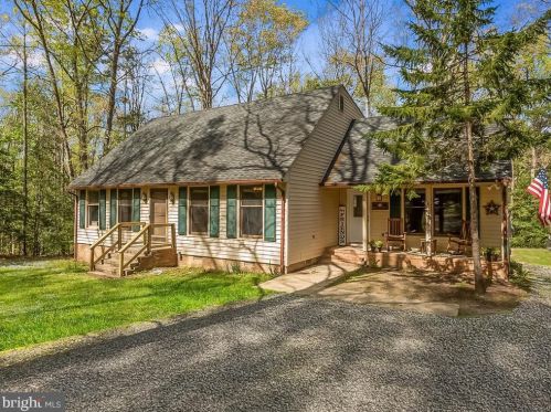 16047 Tyler Ct, Bowling Green, VA 22427-2218
