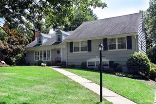 9 Robert Dr, Chatham Township, NJ 07928-1607
