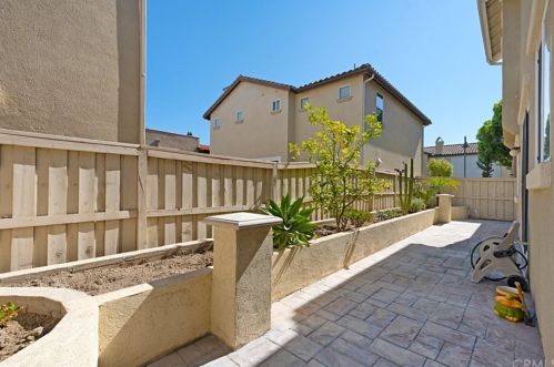 2744 Madison Cir, Anaheim CA  92801-4997 exterior