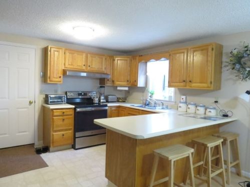 12 Granite Cir, Hampstead, NH 03841-5167