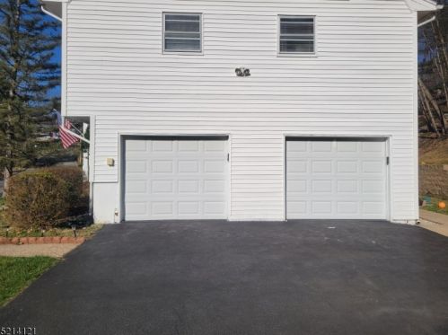 50 Richard Dr, Mount Arlington, NJ 07856-1224