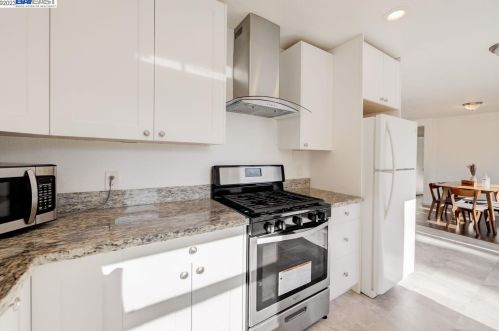 1416 Sunshine Dr, Concord CA  94520-4069 exterior