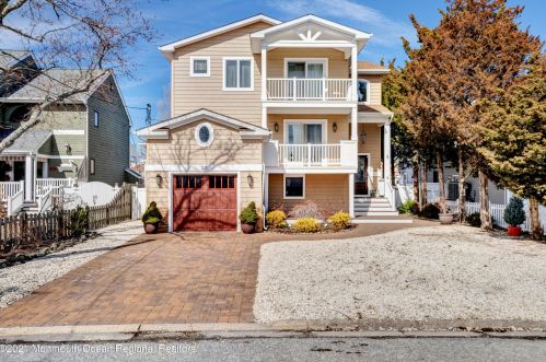 27 Morton Dr, Lavallette, NJ 08735-2826