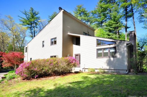 19 Highridge Dr, Granby, CT 06035-2005