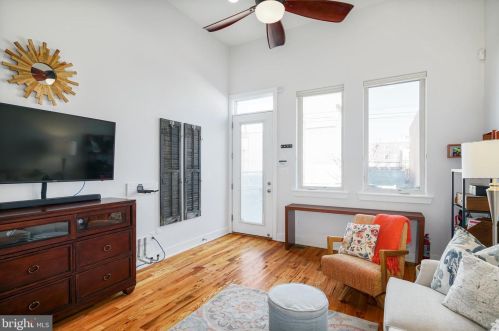 2346 Federal St, Philadelphia, PA 19146-4124