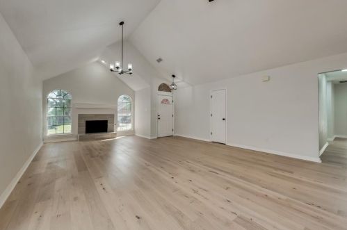 1412 Melody Ln, Carrollton TX  75006-2973 exterior