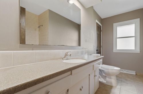 1086 Highview Dr, Saint Paul MN  55112-2418 exterior