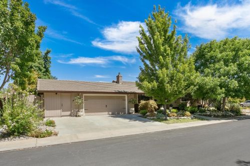 1029 Mount Vernon Dr, Modesto, CA 95350-3033