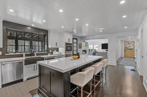 172 Blackland Dr, Atlanta GA  30342-4404 exterior
