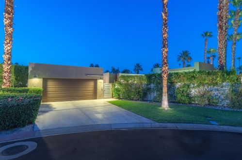 644 Dunes Ct, Palm Springs, CA 92264-0646