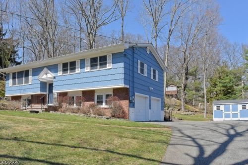 7 Kern Dr, Roxbury Township, NJ 07836-9726