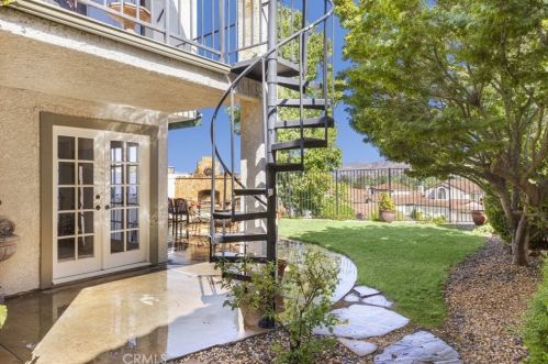 814 Links Vw Dr, Simi Valley CA 93065-6654 exterior