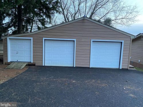 3338 Charles St, Fallston, MD 21047-1017