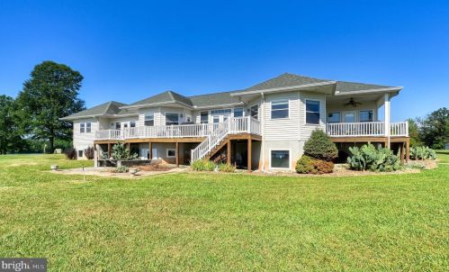 82 Browns Point Ln, Bumpass, VA 23024-4665