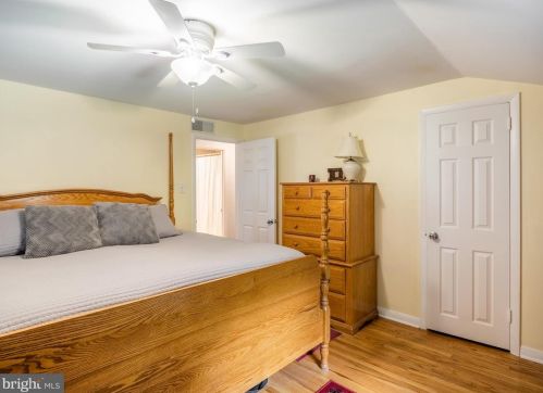 8408 Chippewa Rd, Philadelphia PA 19128-1206 exterior