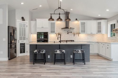 5545 Gloucester Way, Riverside CA  92506-3425 exterior