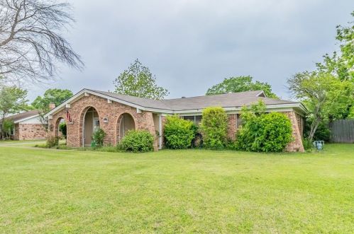 8501 Rumfield Rd, Fort Worth, TX 76182-6126