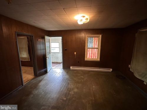 25 Harrison Ave, Berkeley Springs WV  25411-5342 exterior