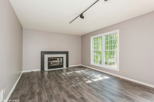 1114 Hyannis Cir, Carol Stream, IL 60188-6037