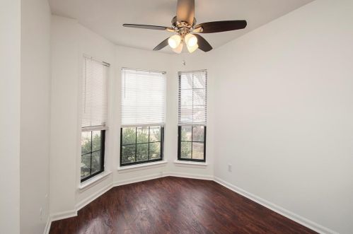 1921 Meadowview Ct, Carrollton TX 75010-4048 exterior