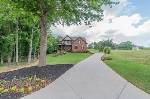 70 Baker Pond Ct, Jefferson, GA 30549-7932