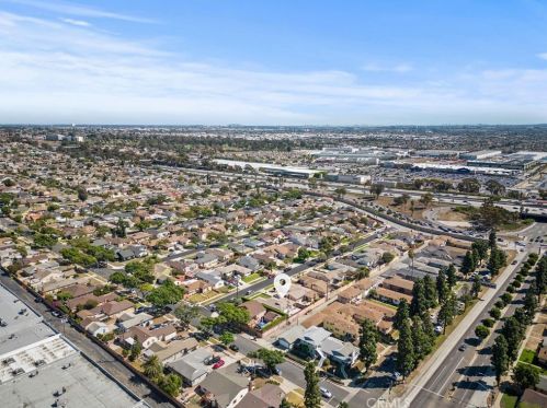 11609 Atkinson Ave, Hawthorne CA  90250-1827 exterior