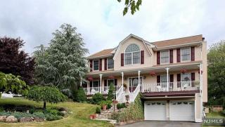 403 Sleigh Hill Rd, Rockleigh, NJ 07647-1328