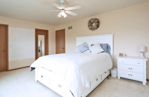 809 Burning Trl, Carol Stream IL  60188-9148 exterior