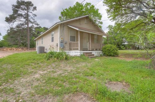 1416 Sycamore Ave, Huntsville, TX 77340-5327