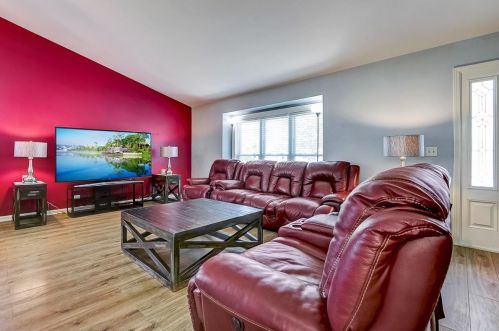 618 Belair Ct, Carol Stream, IL 60188-1617