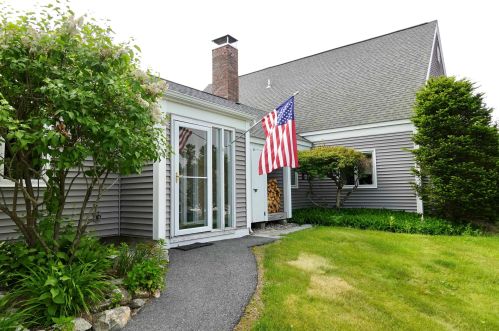 133 Hilltop Pl, New London, NH 03257-5412