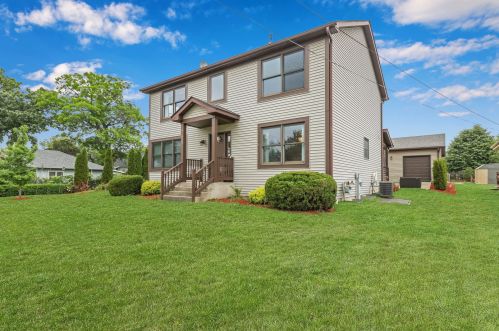 42415 Park Ln, Antioch, IL 60002-8219