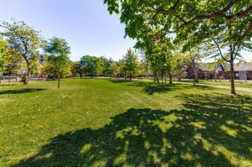 5500 Higgins Ave, Chicago IL  60630-2121 exterior