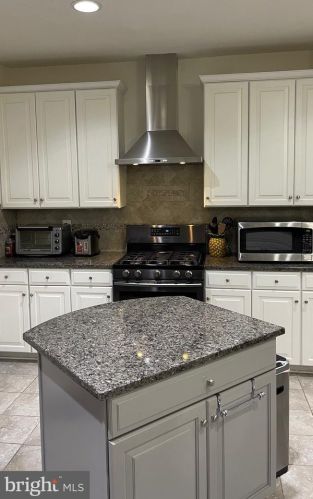 1865 Exton Dr, Fallston MD  exterior