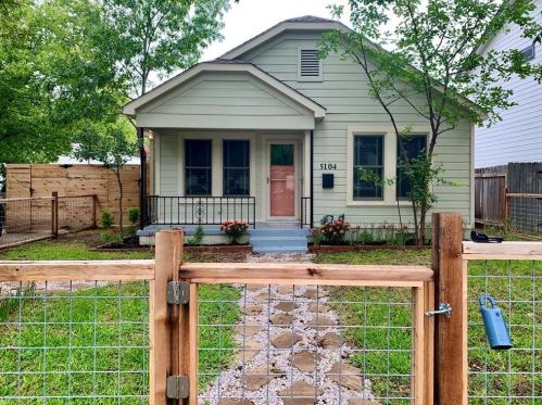 5104 Duval St, Austin TX  78751-2030 exterior