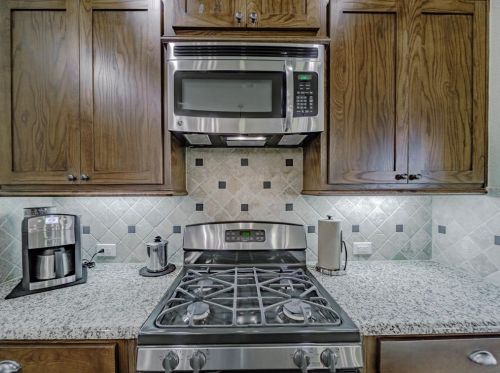 6731 Deleon St, Irving TX  75039-3437 exterior