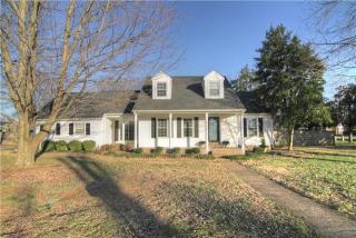 2504 Regency Park Dr, Murfreesboro, TN 37129-1132