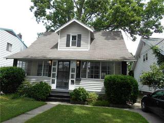 2560 Grantwood Dr, Toledo OH  43613-3910 exterior
