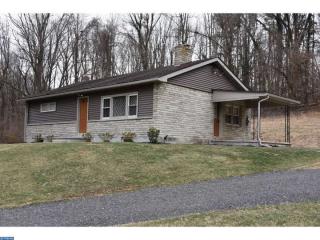 1057 Cedar Hill Dr, Reading PA  19605-9445 exterior